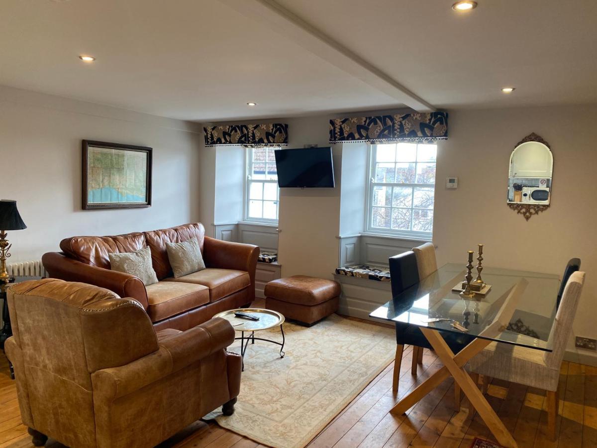 Monmouth House Apartments, Lyme Regis Old Town, Dog Friendly, Parking Exterior foto